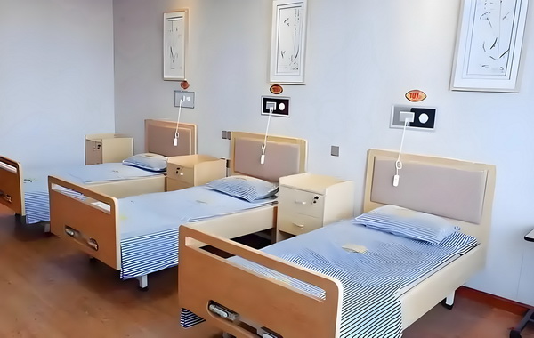 深圳入户留学生_阿娇一个人独居北京3居室，自称比香港要便宜 快车一辆野猪撞上城际