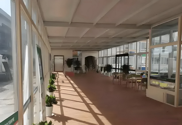 大学本科深圳落户_偶遇何猷君穿两年前的增高鞋，奚梦瑶外八严重 板还一名透露店老休闲